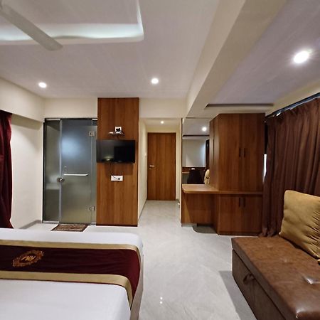 Hotel Ratna Mahal Мумбай Екстериор снимка