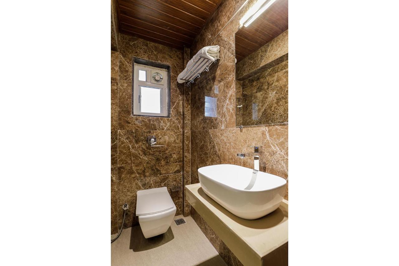Hotel Ratna Mahal Мумбай Екстериор снимка