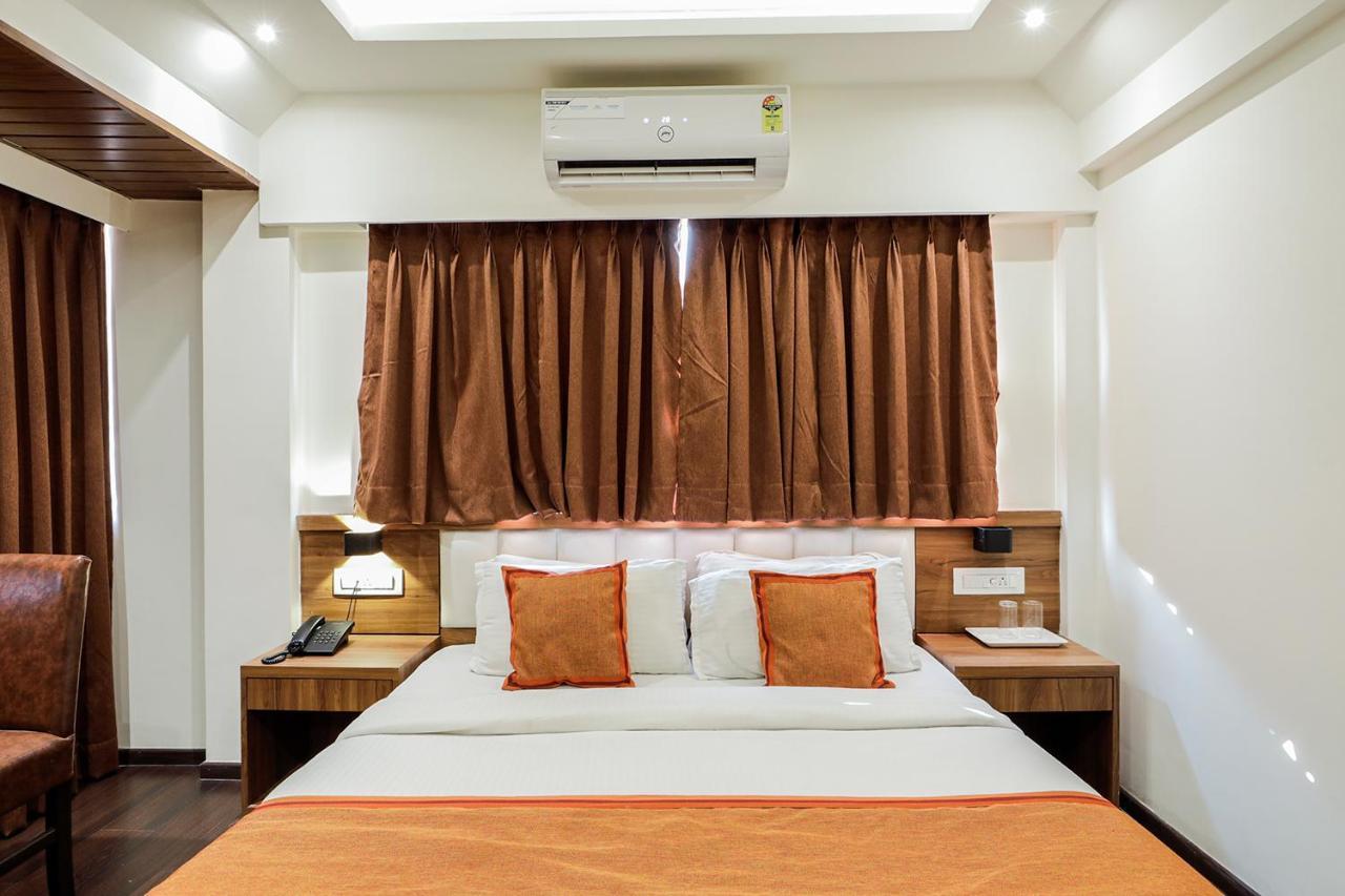 Hotel Ratna Mahal Мумбай Екстериор снимка