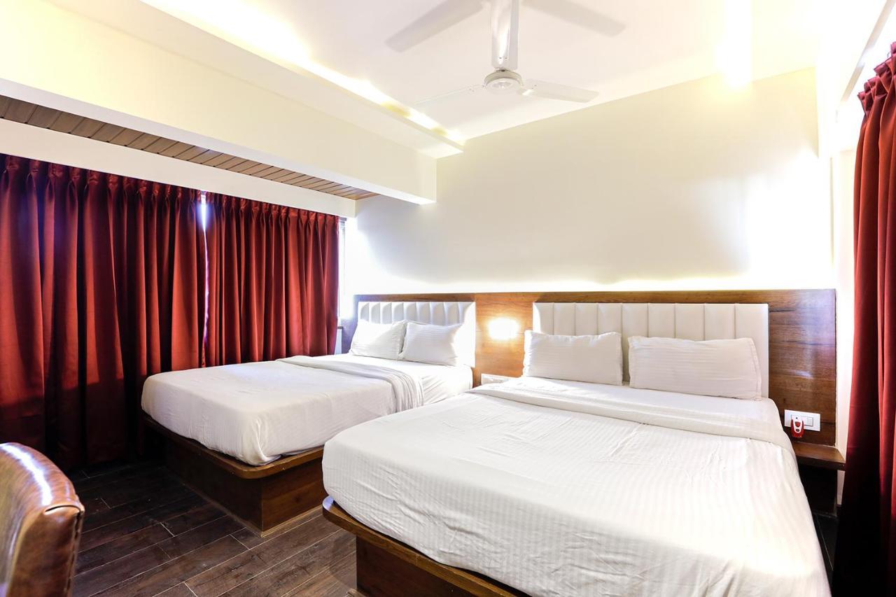 Hotel Ratna Mahal Мумбай Екстериор снимка