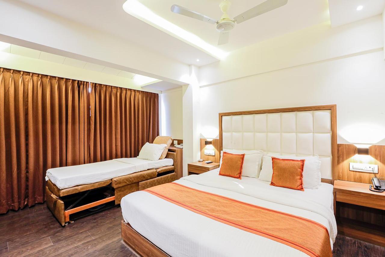 Hotel Ratna Mahal Мумбай Екстериор снимка