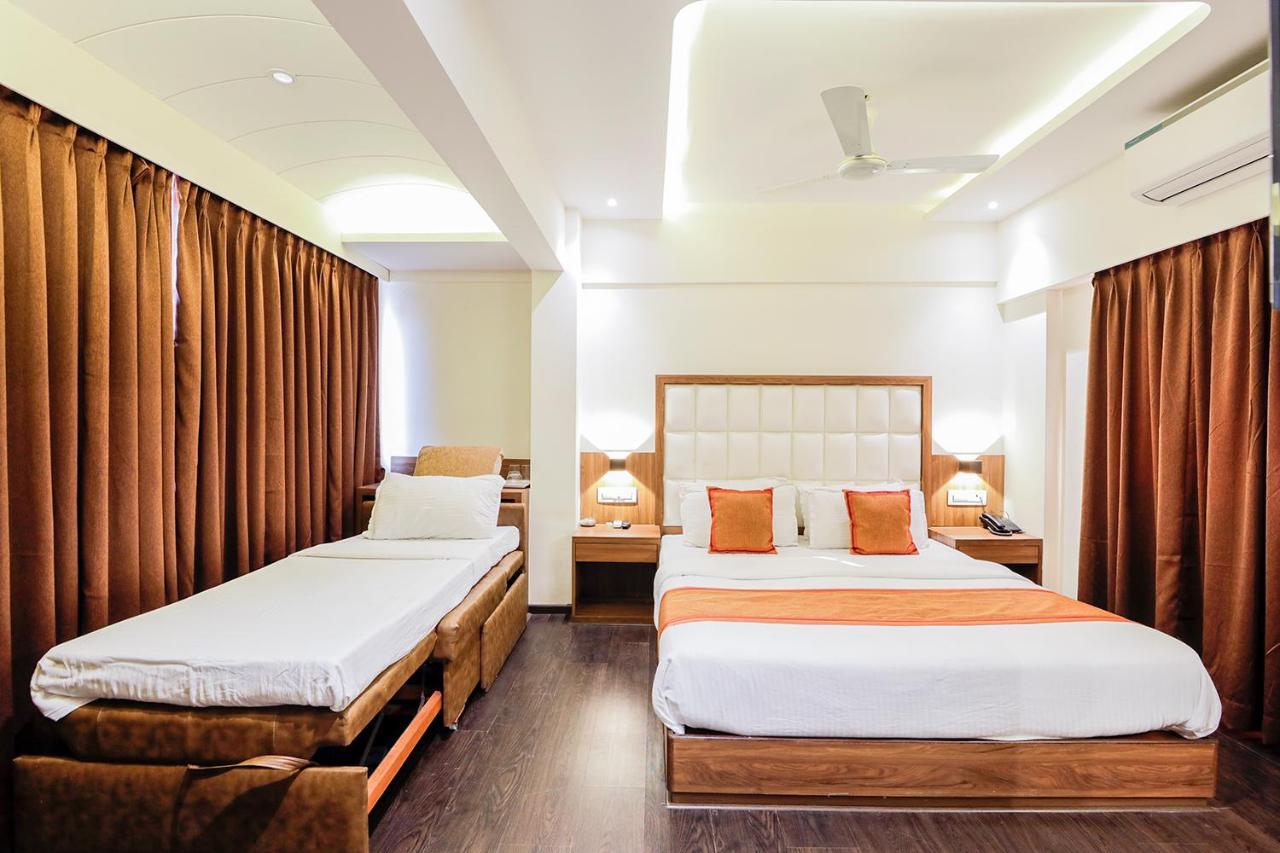 Hotel Ratna Mahal Мумбай Екстериор снимка