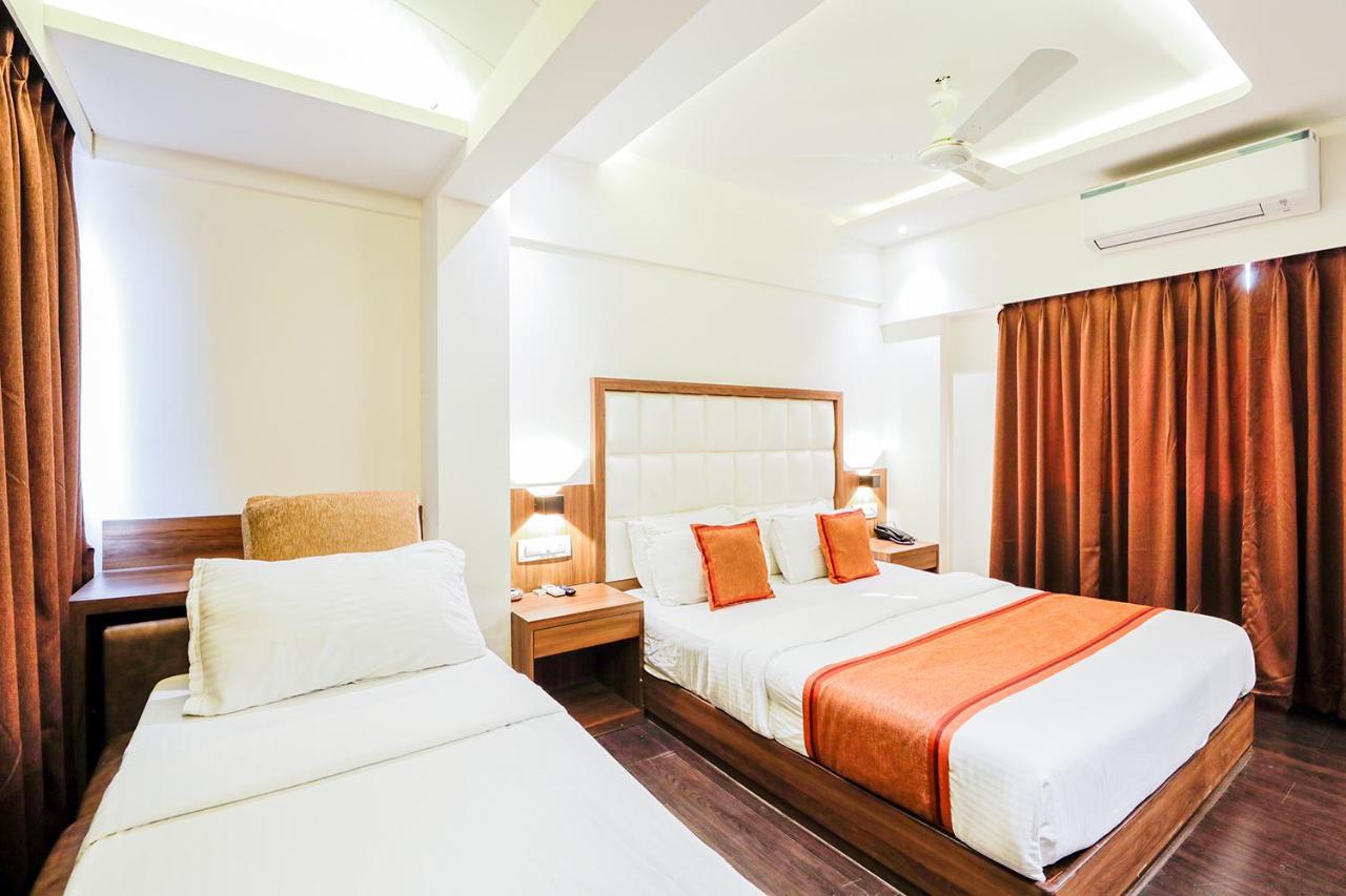 Hotel Ratna Mahal Мумбай Екстериор снимка